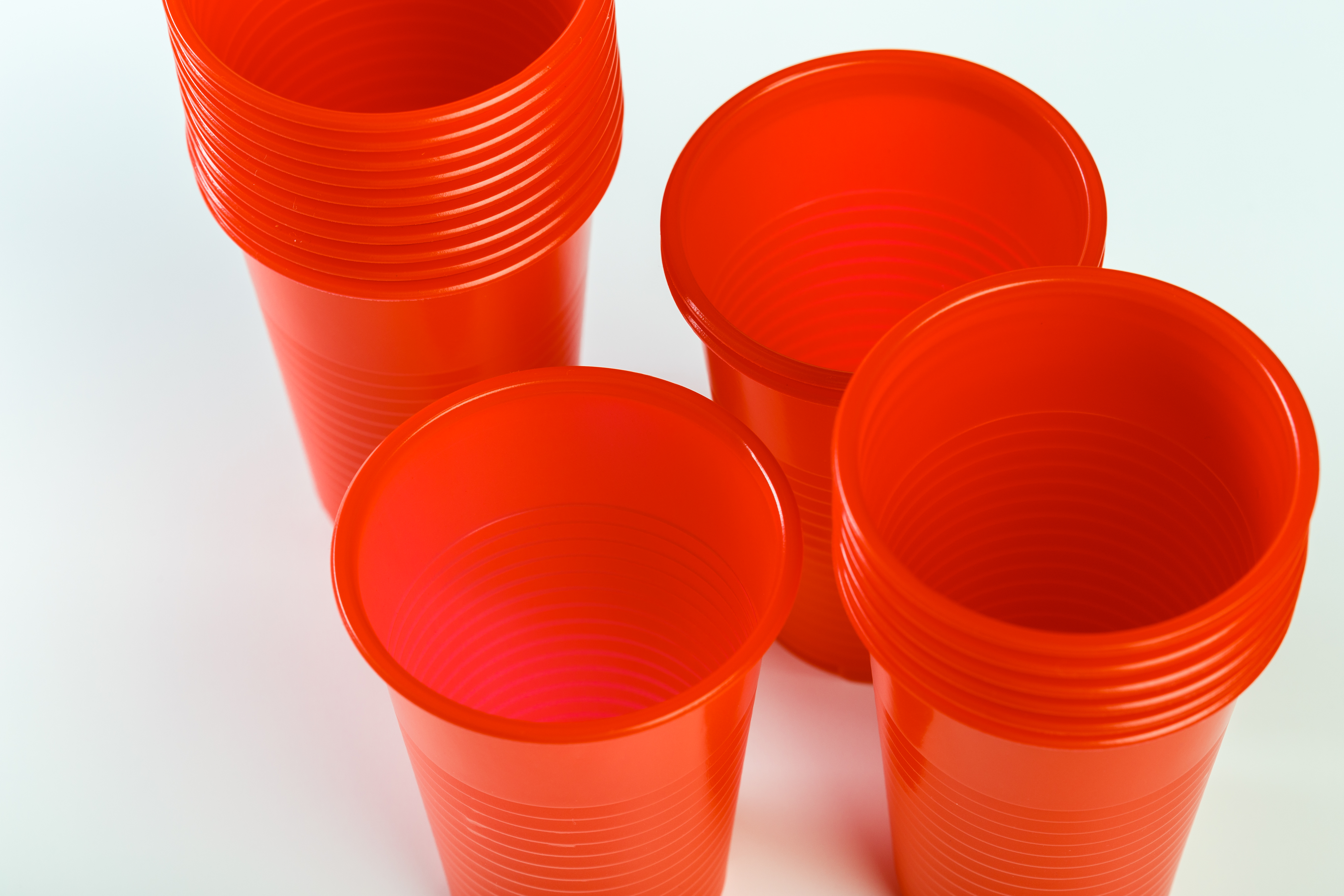 red-disposable-plastic-glasses